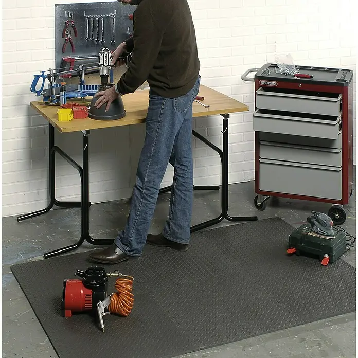 Mottez Universalmatte - Grau, 60 x 60 cm - Werkstattmatte aus strapazierfähigem Gummi mit Noppenstruktur, ideal für Werkstätten, Garagen und Hobbyräume, bietet Komfort und Schutz.