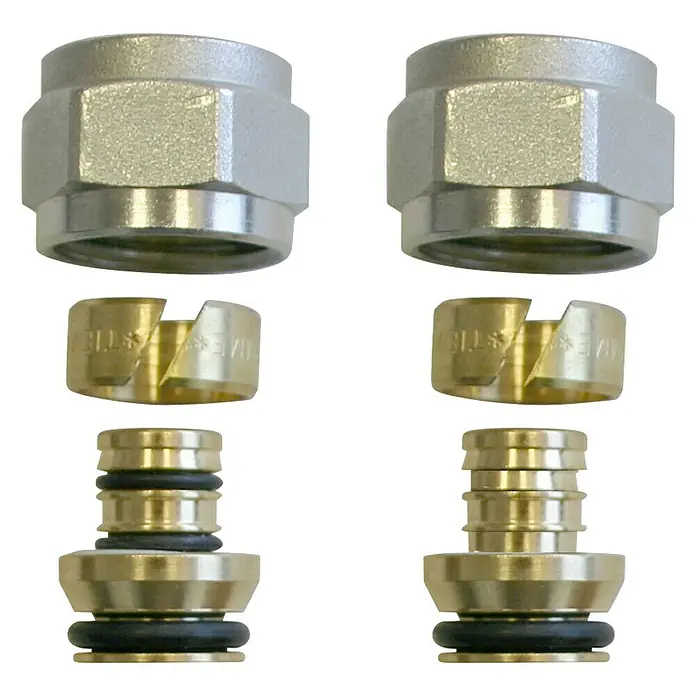 Isoltubex Entronque de compresión Eurocono - Diámetro: 16 mm, ½″, Latón - Primer plano de dos juegos de accesorios de fontanería con piezas de latón y metal, ideales para instalaciones sanitarias.