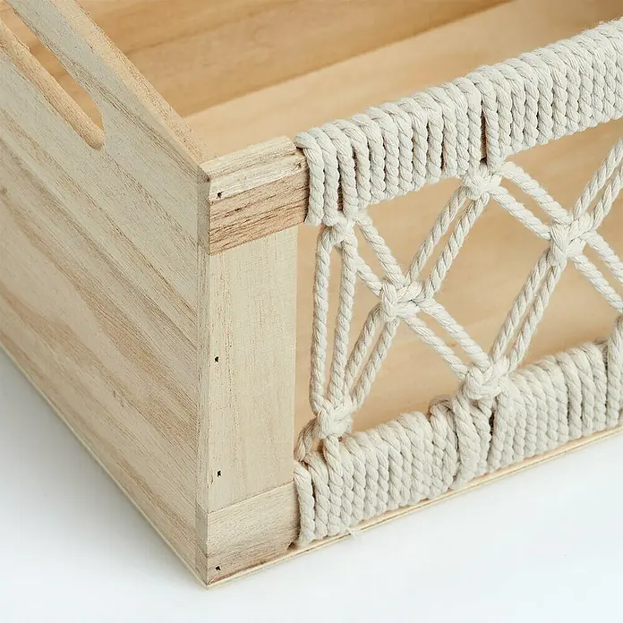 Zeller Present Aufbewahrungsbox Boho S - L x B x H: 300 x 200 x 160 mm, Holz, Natur - Nahaufnahme einer hellen Holzaufbewahrungsbox mit dekorativem Seildesign, ideal für stilvolle Organisation.