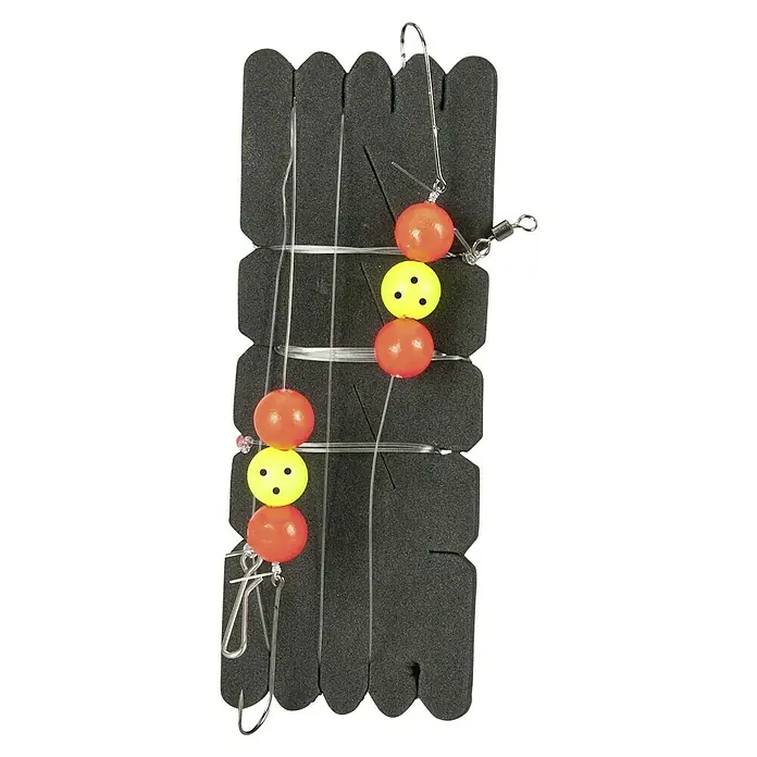 Westline Brandungsvorfach Anti-Krabben-Rig - Ø x L: 0,4 mm x 80 cm, Armlänge: 42 cm - Nahaufnahme eines Angelhakens mit bunten Perlen und Schnur auf einer schwarzen Schaumstoffhalterung.