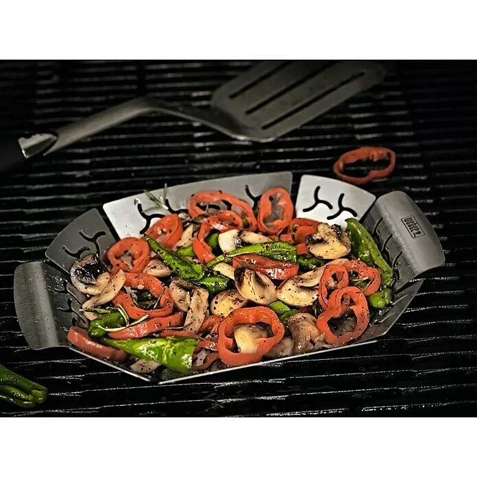Weber Gemüsekorb - Edelstahl, L x B: 26,9 x 18,5 cm - Stimmungsaufnahme