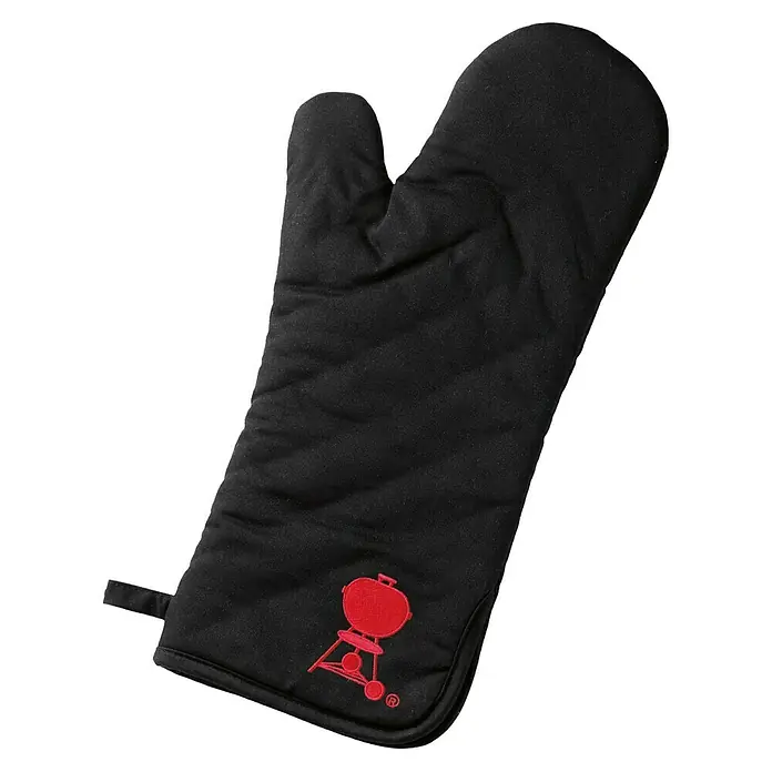 Weber Grillhandschuh - Schwarz - Ein schwarzer Weber Grillhandschuh mit rotem Logo. Der Handschuh ist ideal für Grillmeister, um sich vor Hitze zu schützen.