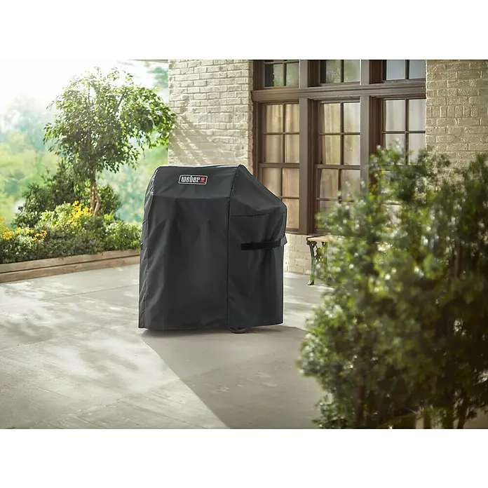 Weber Grill-Schutzhülle - Passend für: Weber Spirit 220 - Weber Grill mit schwarzer Abdeckung im Freien. Schützt vor Witterungseinflüssen und hält den Grill sauber und einsatzbereit.