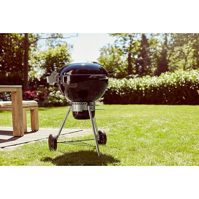 Weber Master-Touch GBS Kugelgrill Premium E-5770Schwarz/Silber, Hauptgrillfläche: Ø 54 cm Mood Shot