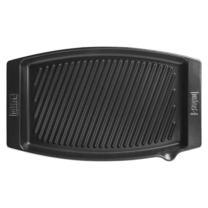 Weber Grillpfanne BBQ Keramik - L x B: 47 x 28 cm, Höhe: 4,4 cm - Das Bild zeigt eine Weber Grillplatte in Schwarz, ideal für das Grillen von Speisen mit typischem Grillmuster. Sie ist robust und leicht zu reinigen.