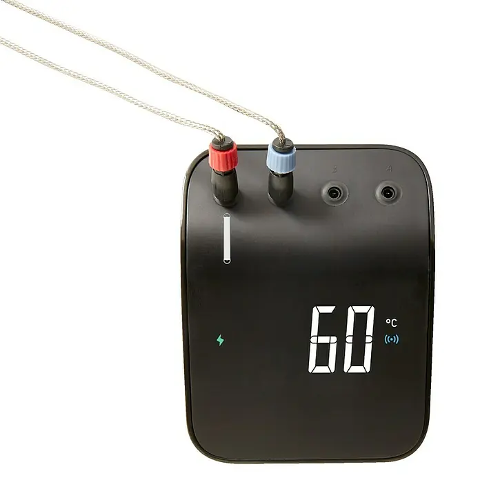 Weber Smart-Grill-Assistent - L x B x H: 9,8 x 3,4 x 7,5 cm - Nahaufnahme eines digitalen Küchenthermometers mit Anzeige von 60°C, komplett mit zwei Messfühlern.