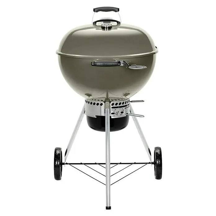 Weber Master-Touch GBS Kugelgrill C-5750 - Durchmesser Grillfläche: 57 cm, Smoke Grey - Das Bild zeigt einen Weber Holzkohlegrill in Khaki. Der Grill hat einen runden Deckel, einen Griff und Räder für einfachen Transport.