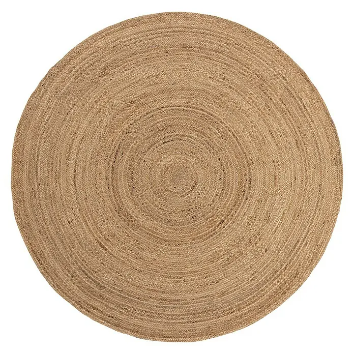 Juteteppich Jute - Natur, Durchmesser: 100 cm, 100% Jute - Nahaufnahme eines runden, geflochtenen Teppichs aus Naturfasern mit spiralförmigem Muster auf schwarzem Hintergrund.