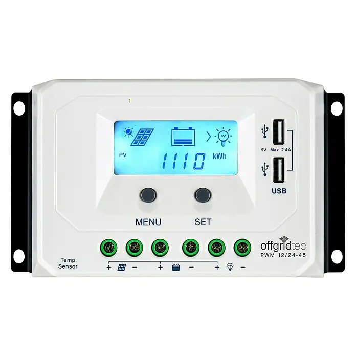 Offgridtec Solarladeregler PWM 12/24-30 - 12 V - 24 V, Max. Laststrom: 30 A - Nahaufnahme eines Offgridtec PWM 12/24-45 Solarladereglers mit LCD-Anzeige, USB-Anschlüssen und Anschlüssen für Temperatursensor und Solarmodule.