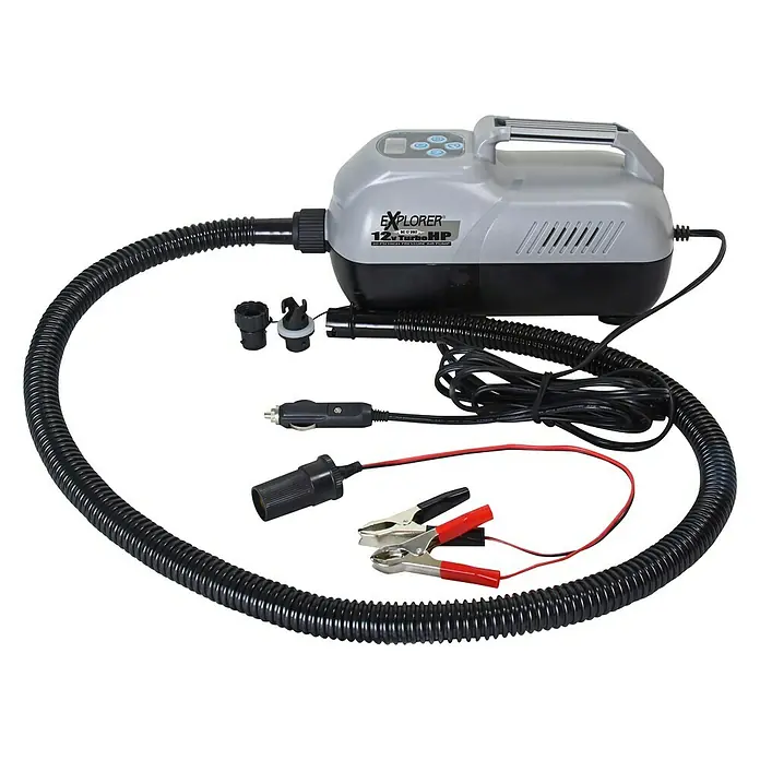 Explorer SUP-Elektropumpe 12 V - 12 V - Abbildung einer Explorer 12V Turbo HP Hochdruckluftpumpe mit Schlauch, Adaptern, Zigarettenanzünder und Krokodilklemmen.