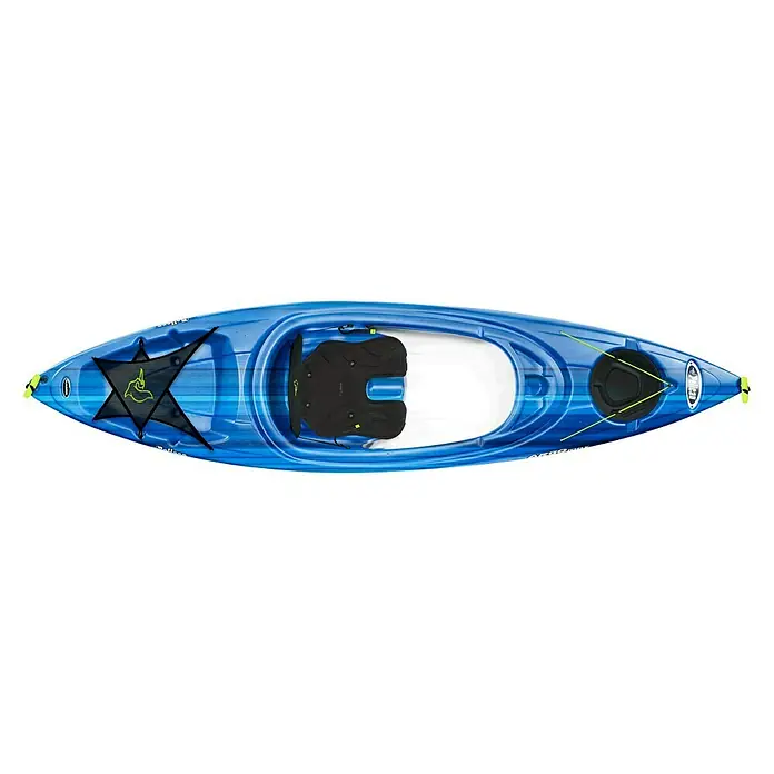 Pelican Kajak Argo 100X - L x B: 305 x 71 cm, Tragkraft: 125 kg, Geeignet für: 1 Person, Blau/Weiß - Abbildung eines blauen Pelican-Kajaks von oben, ideal für Wassersportler. Das Kajak besticht durch sein schlankes Design und die bequeme Sitzgelegenheit.