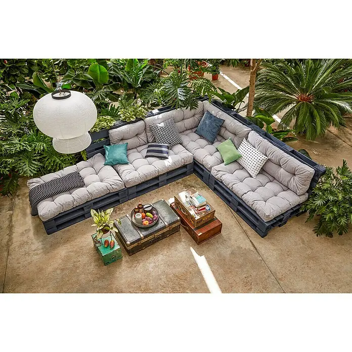 Loungemöbel-Set - 20 -tlg., Nadelholz, Anthrazit - Gemütliches Palettensofa mit grauen Kissen und dekorativen Akzenten in einem üppigen Gartenambiente. Ideal zum Entspannen im Freien.