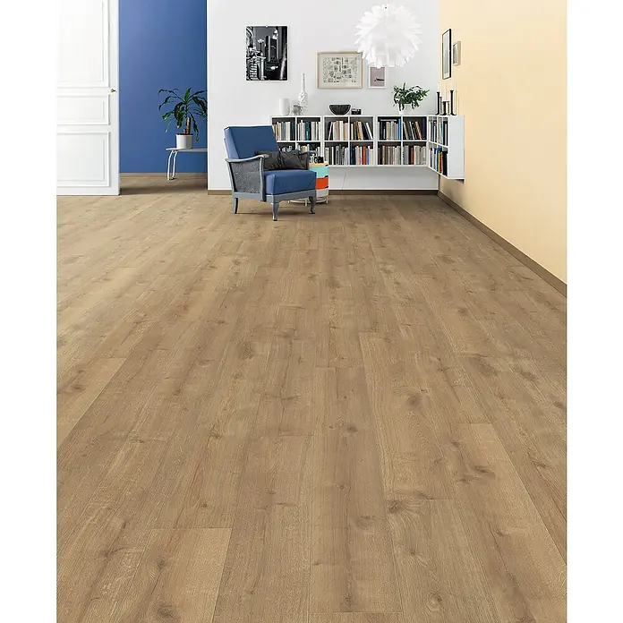 Living by Haro Laminatmuster Eiche Montreal - 290 x 193 x 7 mm, Landhausdiele - Einladender Raum mit hellem Holzboden, der Wärme und Natürlichkeit ausstrahlt. Das perfekte Ambiente für Wohnlichkeit.