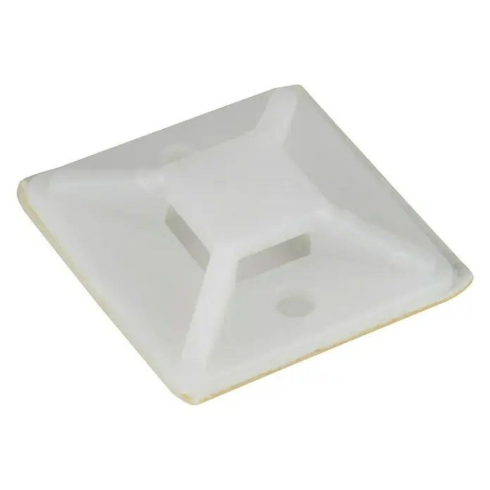 Voltomat Befestigungssockel - Weiß, L x B: 30 x 30 mm, 10 Stk. - Nahaufnahme einer weißen, selbstklebenden Kabelbinderbasis mit Montagebohrung für eine sichere Kabelführung auf Oberflächen.