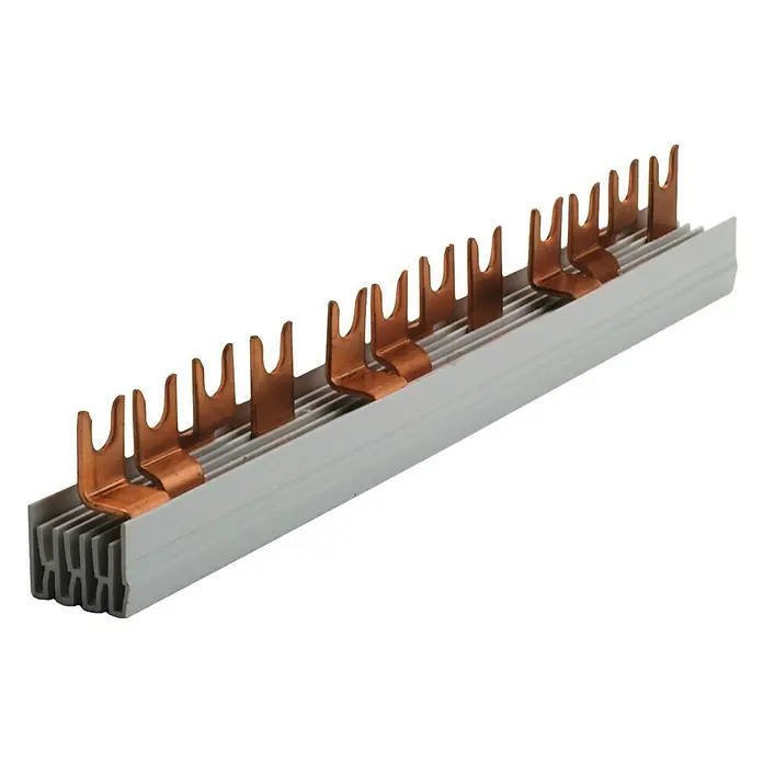Pollmann Gabelschiene Universal - 3 Stk., 210 mm - Detailaufnahme einer Reihenklemme mit zahlreichen Kupferkontakten in einem grauen Gehäuse. Ideal für elektrische Installationen.