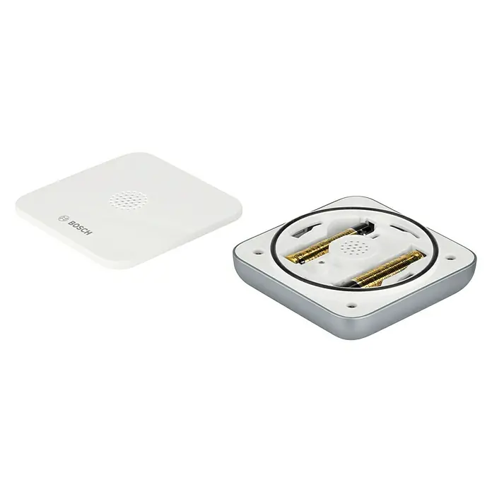 Bosch Smart Home Funk-Wassermelder - Batteriebetrieben, 75 x 75 x 25 mm - Eine Nahaufnahme eines Bosch Smart Home Bewegungsmelders, mit geöffnetem Batteriefach und zwei eingelegten Batterien.