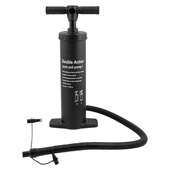 Malibu Luftpumpe - Volumen: 2 l - Abbildung einer schwarzen Doppelhubkolbenpumpe mit Schlauch und verschiedenen Düsen, ideal zum Aufpumpen und Entleeren.