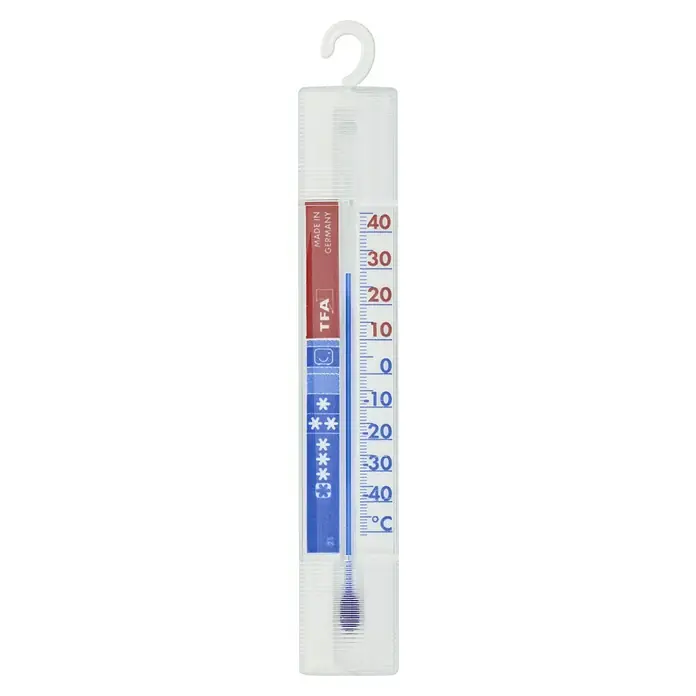 TFA Dostmann Kühlschrankthermometer - Analog, L x B x H: 0,9 x 2,4 x 15,5 cm - Nahaufnahme eines TFA-Thermometers zur Temperaturmessung mit blauem Messwert.