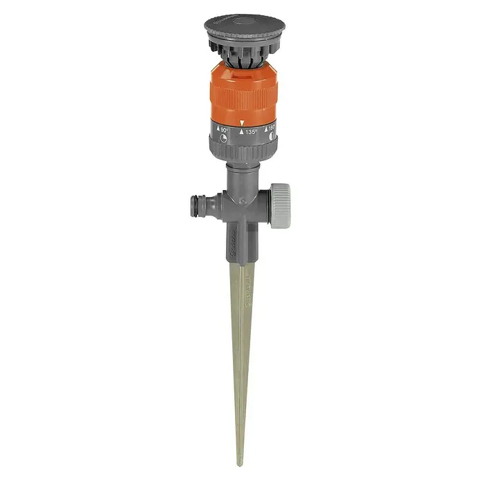 Gardena Comfort Aspersor circular plástico - Estaca, Superficie de rociador máx.: 225 m² - Aspersor multiárea GARDENA Tango con cabezal aspersor, botón giratorio naranja para ajustar el sector de riego y pica de tierra para fijar.
