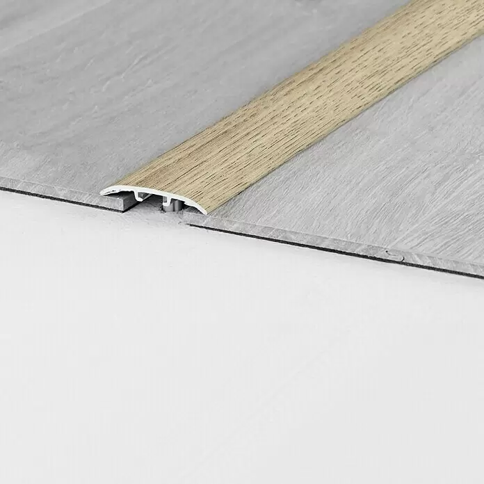 LOGOCLIC Universalprofil 3in1 Breakwater - 0,9 m x 37 mm x 4,5 mm, Montageart: Schrauben - Detailaufnahme