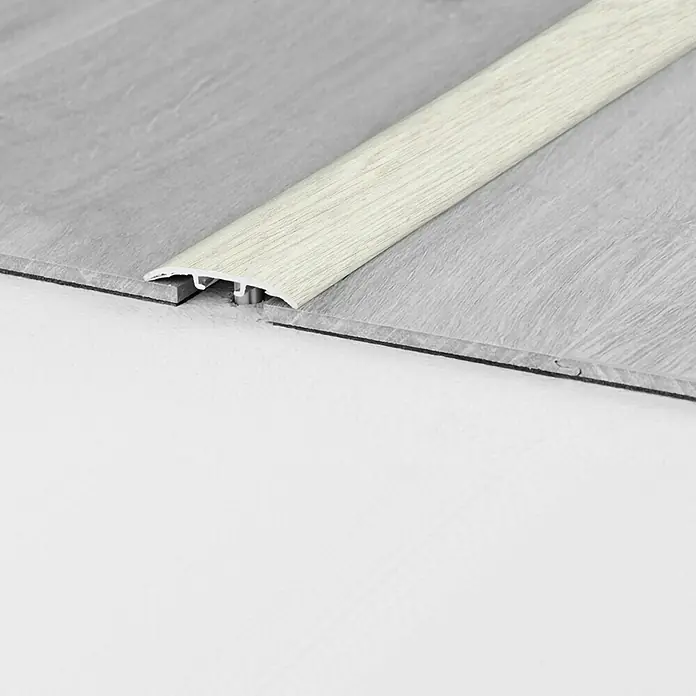 LOGOCLIC Universalprofil 3in1 Creamy Oak - 0,9 m x 37 mm x 4,5 mm, Montageart: Schrauben - Übergangsprofil für Bodenbeläge: Elegante Lösung für nahtlose Übergänge zwischen verschiedenen Bodenarten, sorgt für ein harmonisches Gesamtbild.