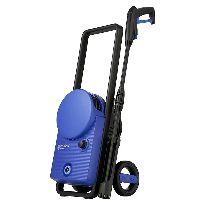 Nilfisk Hochdruckreiniger Core 125-5 Home - 125 bar, 1.400 W, Fördermenge: 438 l/h - Blauer Nilfisk Core 125 Hochdruckreiniger mit schwarzem Griff und Rädern. Ideal für Reinigungsaufgaben rund ums Haus.