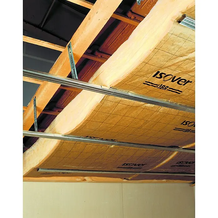 Isover Lana de vidrio IBR - L x An x Es: 10 m x 1,2 m x 100 mm - Material aislante Isover IBR en estructura de techo, proporcionando aislamiento térmico y acústico. Ideal para acabados interiores y ahorro energético.