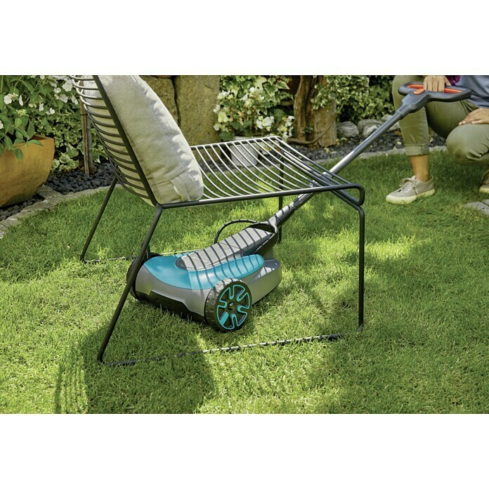 Gardena Akku-Rasenmäher HandyMower 22/18V P4A18 V, 1 Akku, 2,5 Ah, Schnittbreite: 22 cm Mood Shot