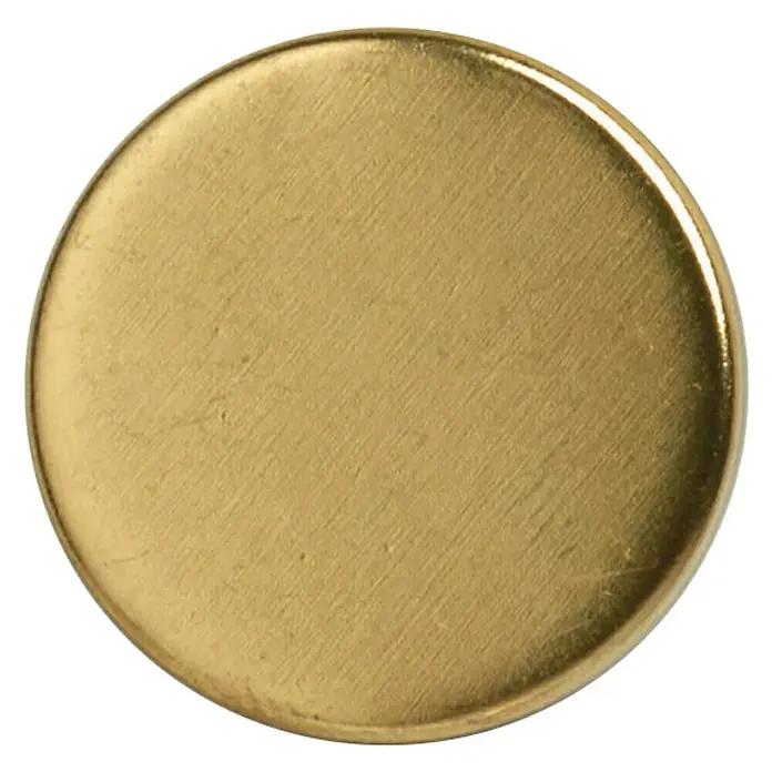 Zeller Present Magnet-Set Extrastark - Gold, Gesamtstückzahl: 4 - Nahaufnahme eines goldenen, kreisförmigen Metallknopfes mit einer gebürsteten Textur, ideal für Bastelprojekte.