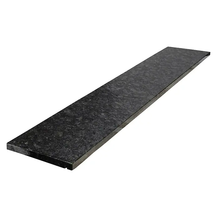 Fensterbank Steel Grey Reptil - 151 x 25 x 2 cm, Anthrazit, Naturstein - Nahaufnahme einer langen, rechteckigen Platte aus poliertem, dunklem Stein, ideal für Arbeitsplatten oder dekorative Oberflächen.