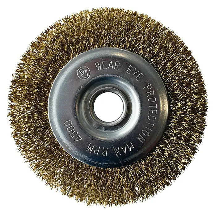 Gloria Fugenbürste - Passend für: Gloria Bodenreinigungsbürste MultiBrush & WeedBrush - Draufsicht einer kreisförmigen Drahtbürste mit Metalleinfassung, die zur Oberflächenreinigung und zum Entrosten verwendet wird.