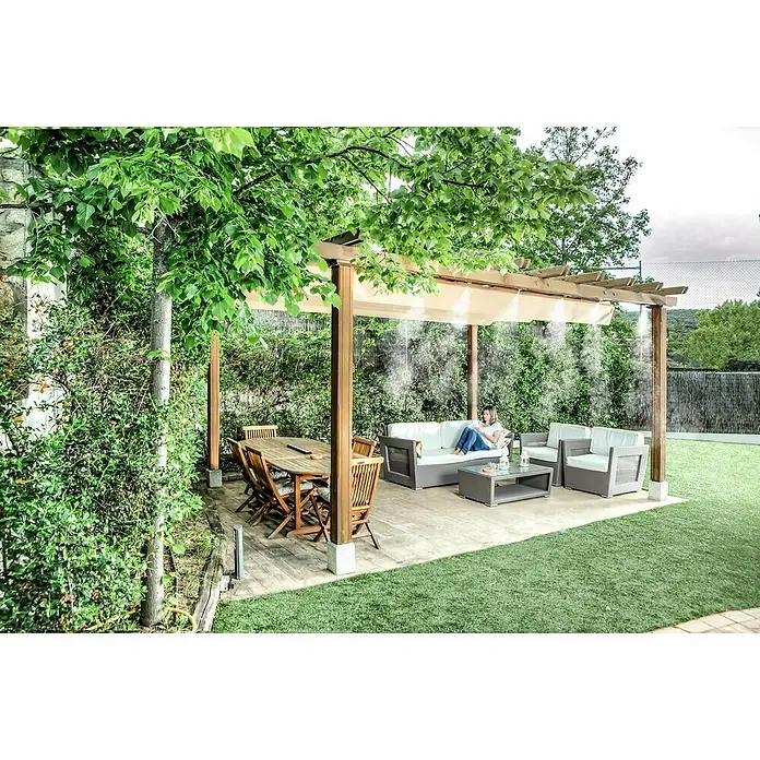 Garland Alargadores Foggy Home - 4 ud., Acero inoxidable, Plateado - La moderna cubierta de patio ofrece un espacio exterior elegante y cómodo con refrigeración por nebulización, muebles de jardín y suelo de madera.