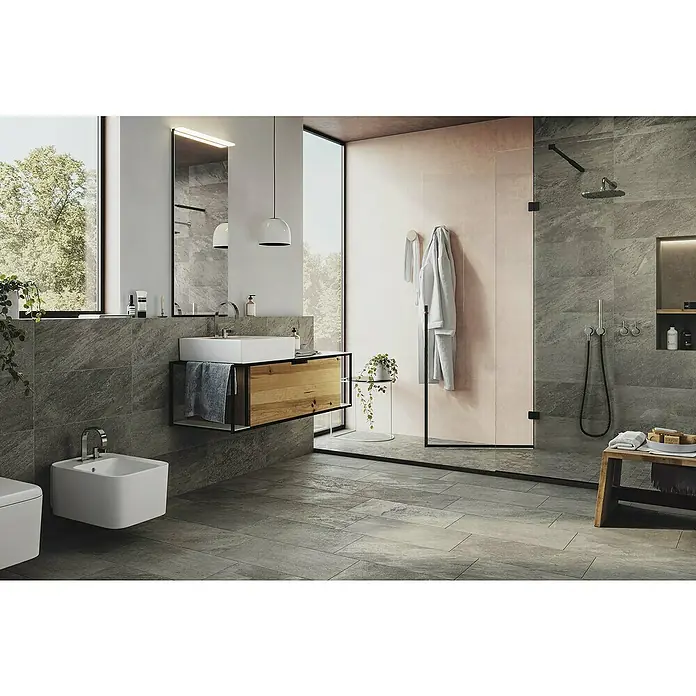 Atlas Concorde Solution Regent Feinsteinzeugfliese Grey - 30 x 60 cm, Grau, Matt - Elegantes Badezimmer-Interieur mit modernem Waschtisch, Bidet und begehbarer Dusche, das ein stilvolles und komfortables Ambiente bietet.