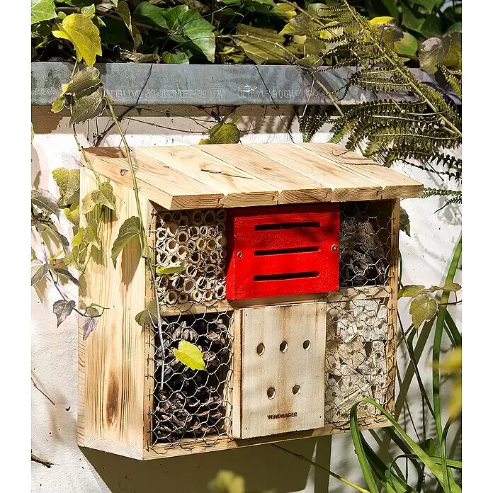 Windhager Insektenhotel Zur Linde - 30 x 13,5 x 27 cm, Naturbraun/Rot - Anwendungsbeispiel