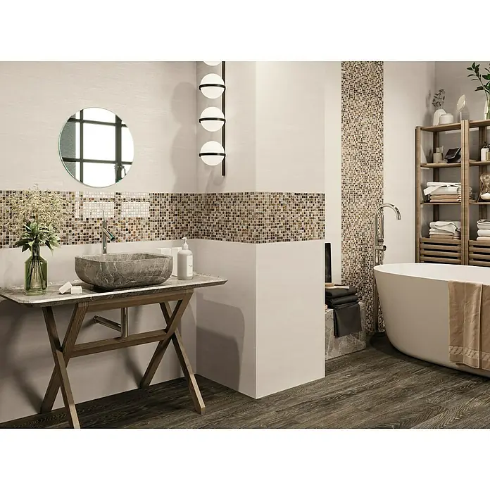 Harmonie by Palazzo Feinsteinzeugfliese - 14,5 x 90 cm, Mahagoni, Matt - Modernes Badezimmer-Design mit Mosaikfliesen, rundem Spiegel und freistehender Badewanne für eine stilvolle Raumatmosphäre und entspannende Momente.