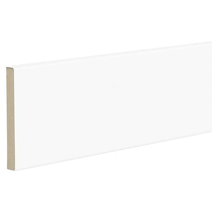 Solid Elements Tapeta para armario Lacada - 275 x 8 cm, Espesor de pared: 12 mm, Blanco Lacado - La imagen muestra un rodapié blanco sobre un fondo negro, perfecto para proyectos de interiorismo y renovación.