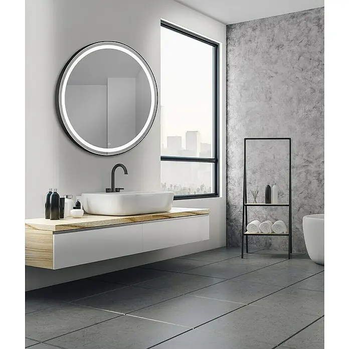 Espejo con luz Ogun - Diámetro: 60 cm, Negro, Bombillas y tubos - Baño moderno con espejo redondo iluminado, tocador flotante y estanterías.