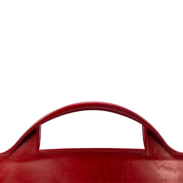 Capazo multiusos - Rojo, Plástico, 42 l - Primer plano de un asa de transporte de plástico rojo, que muestra un diseño duradero para facilitar el transporte de carga.