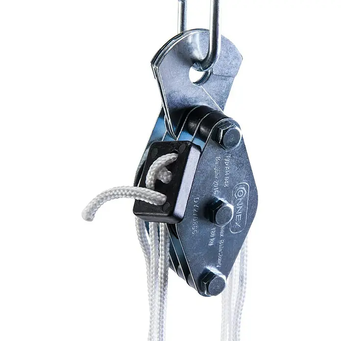Polea elevadora - Carga soportada: 180 kg - Primer plano de una polea con gancho y cuerda blanca, modelo "CONNEX Tipo AH-048", fabricada en 2016, carga máxima 180 kg.