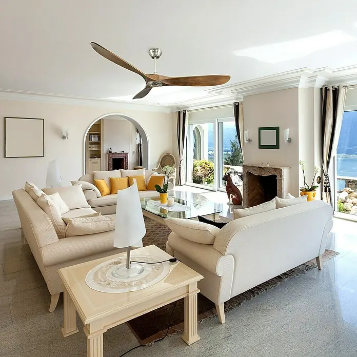 Arte confort Ventilador de techo Sintra - Níquel mate, 142 cm, 39 W - Elegante sala de estar con un moderno ventilador de techo con aspas de madera. El ventilador añade un ambiente elegante y confortable a la habitación.