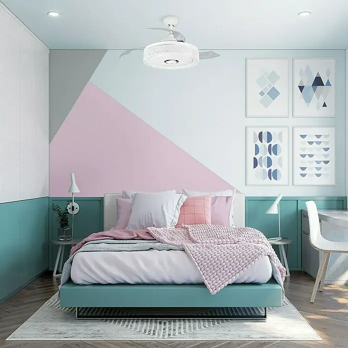 Arte confort Ventilador de techo Candas - Blanco, 104 cm, 27 W, RGB - Un dormitorio moderno con un elegante ventilador de techo que combina iluminación y circulación de aire. La habitación destaca por su esquema de colores y diseño.