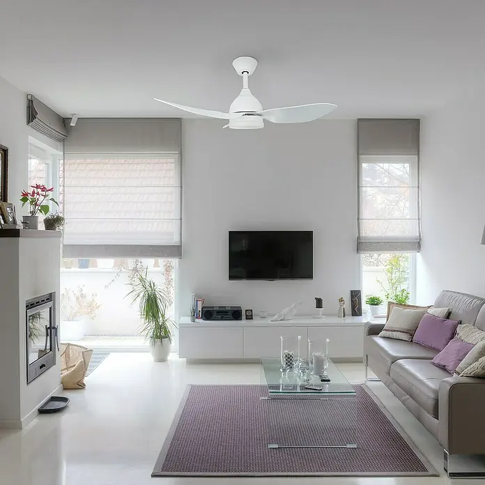 Arte confort Ventilador de techo Sidney - Blanco, 91,4 cm, 24 W, Blanco cálido - Ventilador de techo en un salón moderno con paredes blancas y decoración minimalista, creando un ambiente confortable.