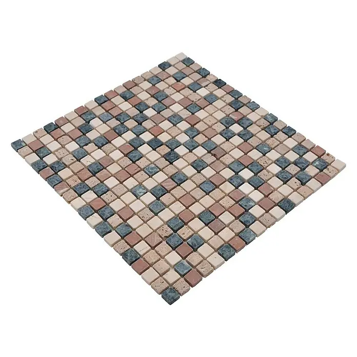 Mosaikfliese Quadrat Mix MOS 15/RND - 32,2 x 30,5 cm, Braun/Beige, Matt - Nahaufnahme eines Mosaikfliesen-Quadrats mit einer Mischung aus beigen, braunen und blauen Steinen auf schwarzem Hintergrund.