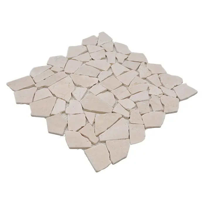 Mosaikfliese Uni CIOT 30/13 - 30,5 x 30,5 cm, Weiß, Matt - Nahaufnahme von beigen Naturstein-Mosaikfliesen, die ein einzigartiges, unregelmäßiges Muster bilden, perfekt für Boden- oder Wanddekorationen.