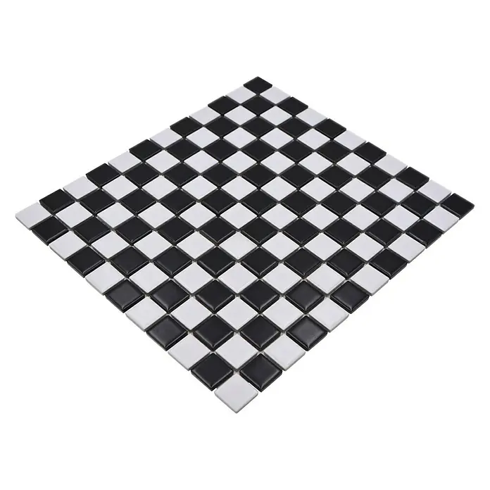 Mosaikfliese Quadrat Mix BM 148 - 32,6 x 30 cm, Schwarz/Weiß, Matt - Nahaufnahme eines quadratischen Schachbrettmusters aus schwarzen und weißen Fliesen, ideal für Innenräume und Badezimmer.