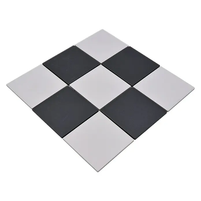 Mosaikfliese Quadrat RAT 148 - 29,8 x 29,8 cm, Schwarz/Weiß, Matt - Schachbrettmuster aus Keramikfliesen in Schwarz und Weiß, quadratisch und diagonal angeordnet.