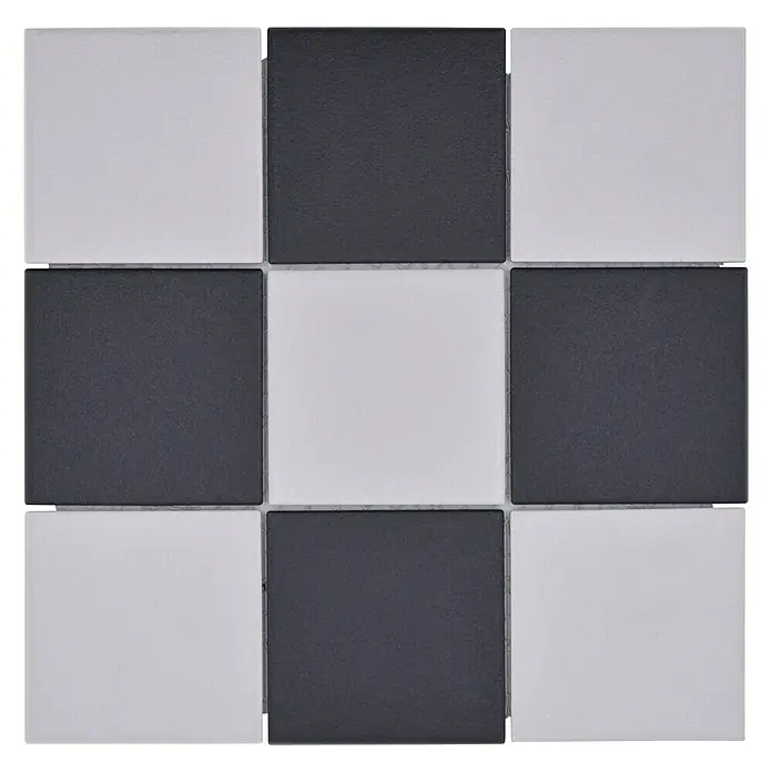 Mosaikfliese Quadrat RAT 148 - 29,8 x 29,8 cm, Schwarz/Weiß, Matt - Nahaufnahme eines Musters aus schwarz-weißen Keramikfliesen, die ein schachbrettartiges Design bilden. Ein klassisches und zeitloses Design.