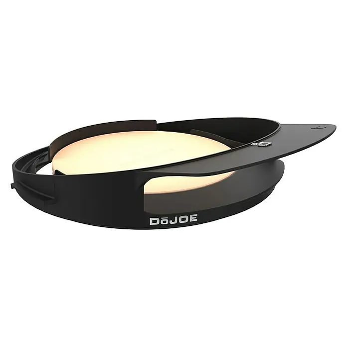 Kamado Joe Pizzaeinsatz DōJoe - Aluminiumguss, Passend für: Kamado Joe Holzkohlegrill Classic / Classic II - Nahaufnahme des DoJoe Pizzaofenzubehörs, das eine einfache Umwandlung eines Kamado-Grills in einen Pizzaofen ermöglicht.