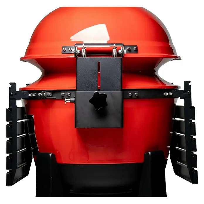 Kamado Joe Holzkohlegrill Kettle Joe - Durchmesser Grillfläche: 55 cm, Rot - Nahaufnahme eines roten Keramikgrills mit schwarzen Metallelementen, der Stabilität und Funktionalität vereint.