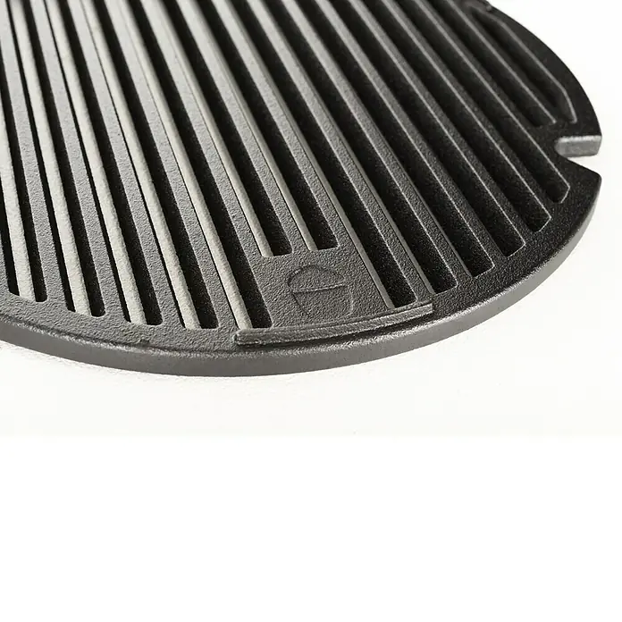 Kamado Joe Grillrost - Durchmesser: 35 cm, Gusseisen - Nahaufnahme eines gusseisernen Grillrosts, der robust und ideal für hohe Temperaturen beim Grillen ist.